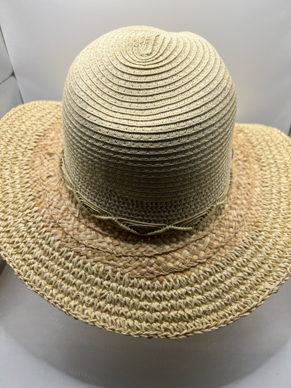 285. NWOT. Scala Raffia Sun Hat with Decorative Band. - Picture 4 of 7